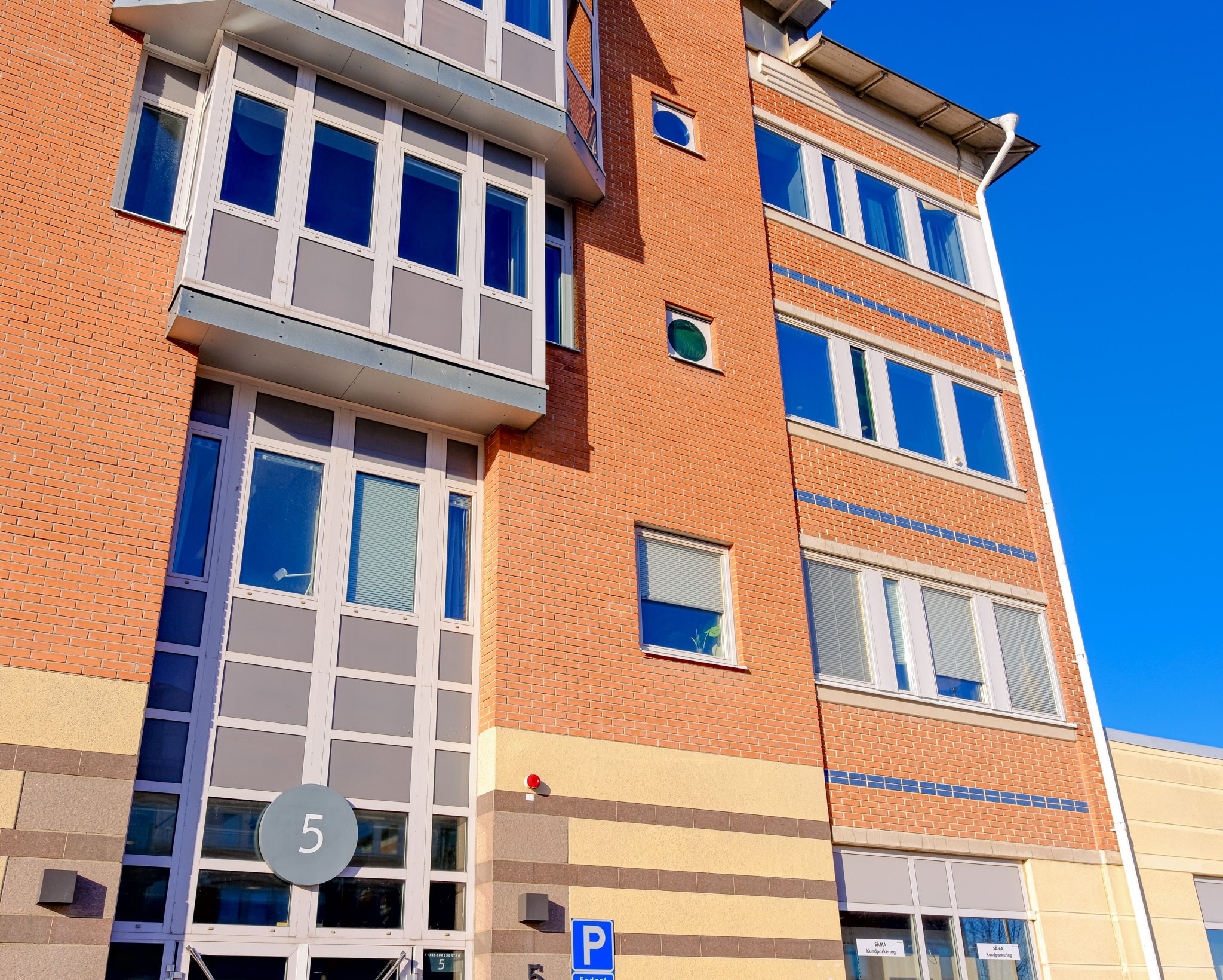 Ingång till Inspots kontor på Fyrisborgsgatan i Uppsala